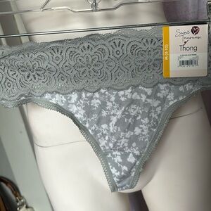 BNWT treasures, lace thong🎁